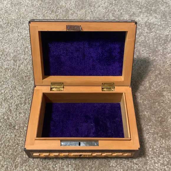 Beautiful Wooden Box - Picture 8 of 9